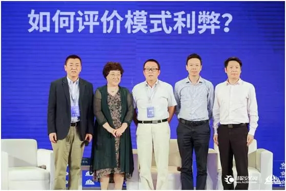 “專(zhuān)注安全、不止于安防，多應(yīng)用場(chǎng)景下安防企業(yè)的發(fā)展策略”論壇參與嘉賓合影.webp.jpg